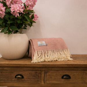 Tweedmill 100% Wool Beehive Throw in Dusky Pink